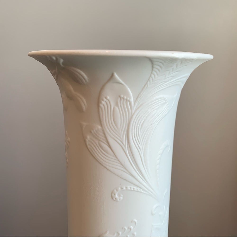 Kaiser Vase White Bisque Peacock Birds Flowers Made Germany Vintage 467/27 Tall - Picture 5 of 12